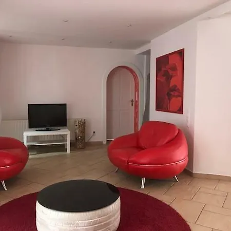 Apartman Iv Homestay *